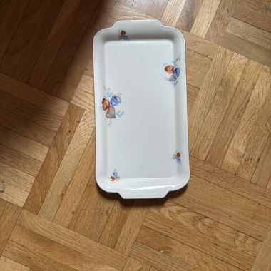 Porcelain serving plate