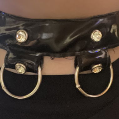 Choker gothique en PVC avec faux dimants