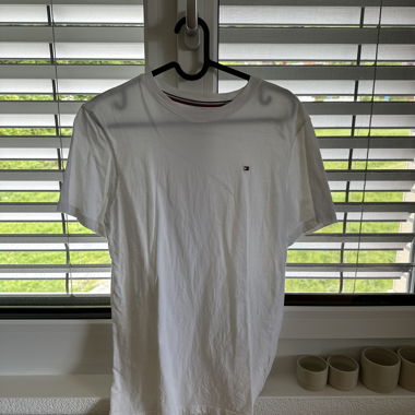 White Tommy Hilfiger T-Shirt