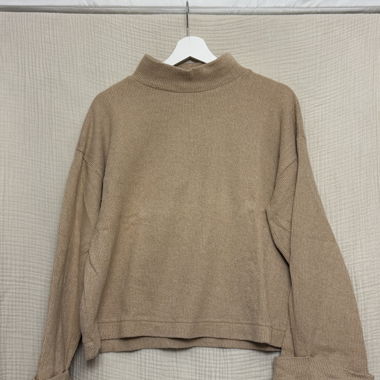 Pull beige Zara manche retroussée 