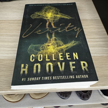 Verity di Colleen Hoover