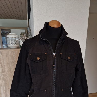 Bequeme Übergangsjacke in schwarz