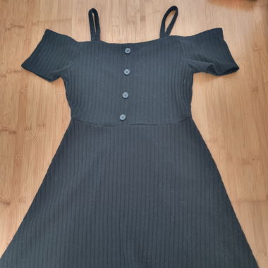Schwarzes Kleid