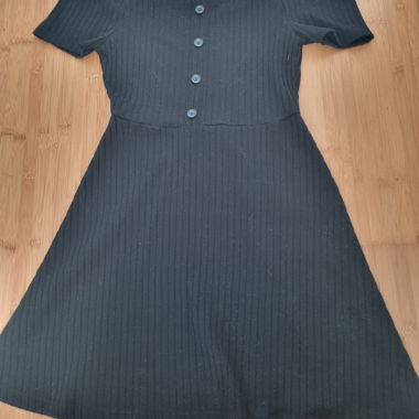Schwarzes Kleid