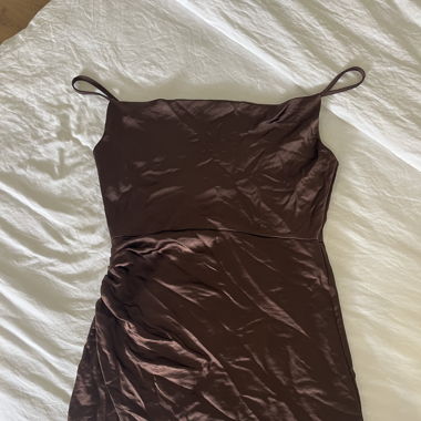 Robe courte en satin marron
