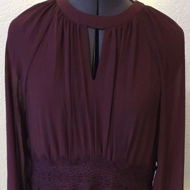Abendkleid mit langen Ärmeln