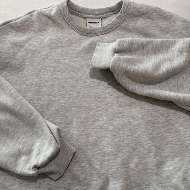 Grauer Sweater von Bershka –mit Seitentaschen