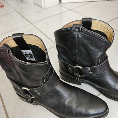Boots Frye