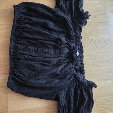 Cute black top 