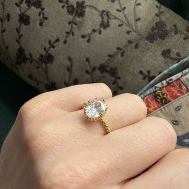 Anello in pietra color oro bigiotteria taglia 8 