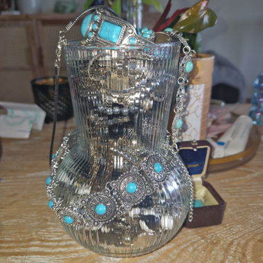 Bocal de bijoux mystère - noir, argent et turquoise