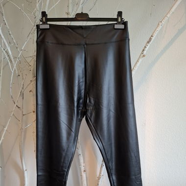 Leather-look leggings