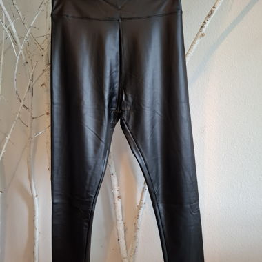 Leather-look leggings