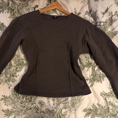 pull marron cintré léger 