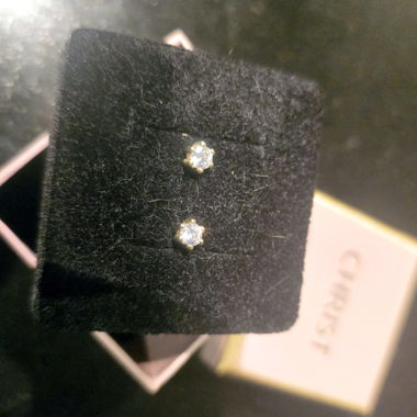 Clous d'oreilles en or