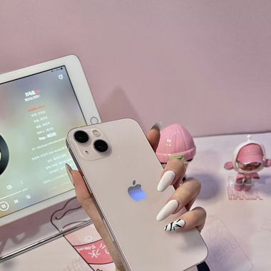 iPhone 13 Pink 