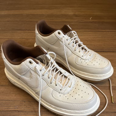 NIKE Air Force 1 Luxe