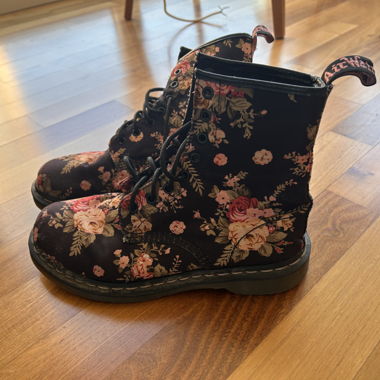 Dr.Martens Flower Boots