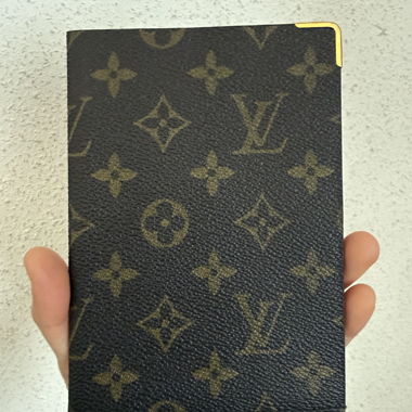 Porta-passaporto Louis Vuitton monogram marrone
