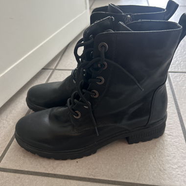 Black Lace-Up Boots