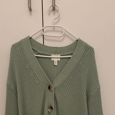 grüne Strickjacke 