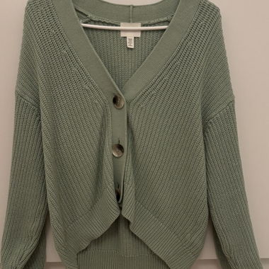 grüne Strickjacke 