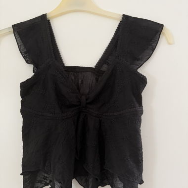 Blouse noire en dentelle