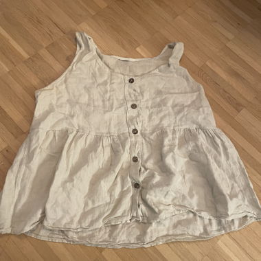 Top in lino con bottoniera