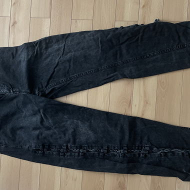 Jeans offen auf der Seite