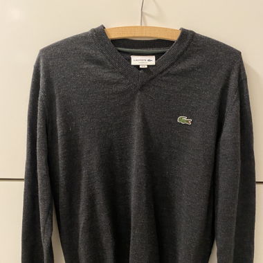 Dunkelgrauer Lacoste Pullover