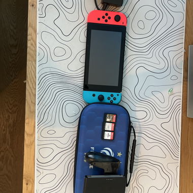 Nintendo Switch, 3 giochi, custodia, caricatore