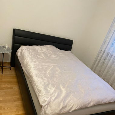 Bett mit Stauraum