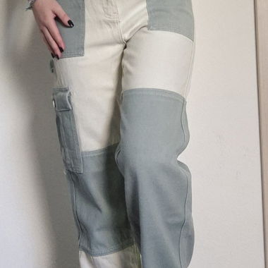 pantaloni cargo verde e crema bianco