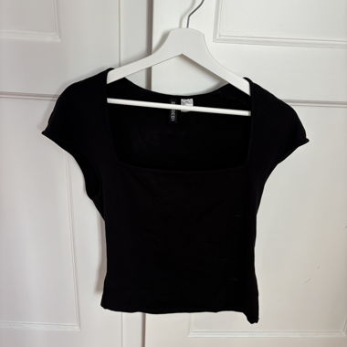 T-shirt à encolure carrée
