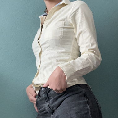 Camicia a righe gialle e bianche