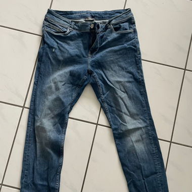 Jeans court