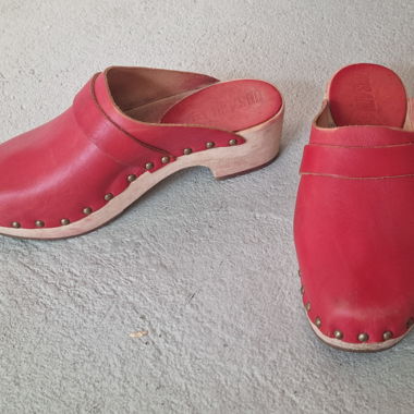 Zoccoli rossi in pelle