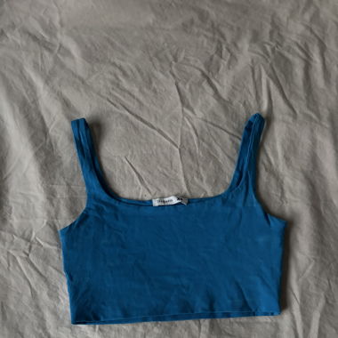 Blauer Top