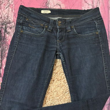 Dunkelblauer Bootcut-Jeans