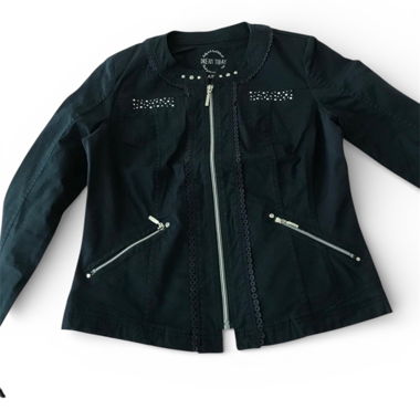 Veste noire pour femme avec détails décoratifs