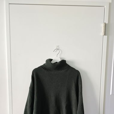 Grüner Strickpulover 