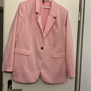 Light pink blazer with one button