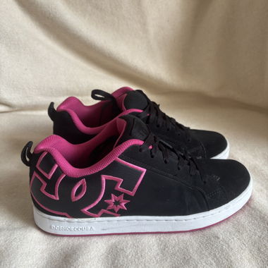 DC Court Graffik Sneakers