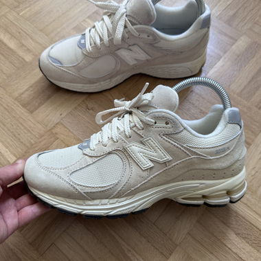 New Balance 2002r