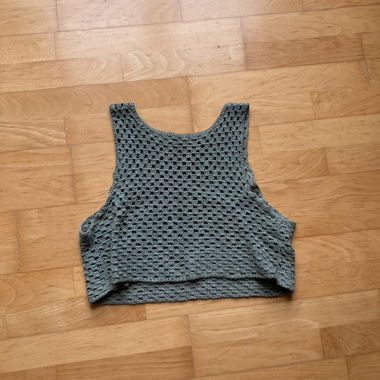 Haut vert au crochet
