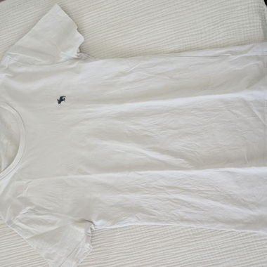 T-shirt bianco con piccolo logo
