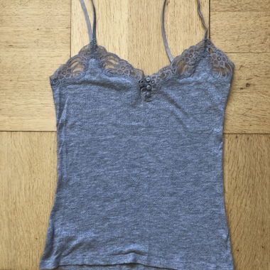 Top en dentelle gris