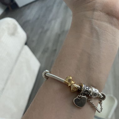 Charm knot 