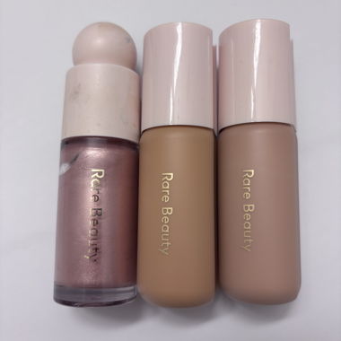 Fond de teint hydratant teinté Rare Beauty 32N