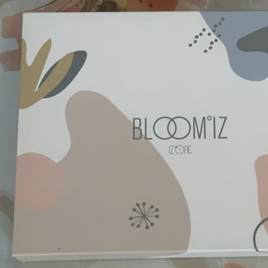 K-POP - Album IZ*ONE 'BLOOM*IZ' ohne PCs